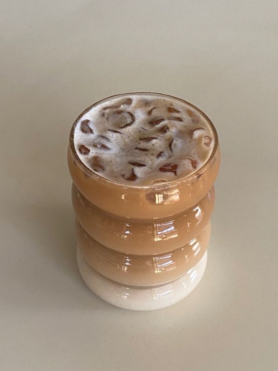 CURVY GLASS MUG